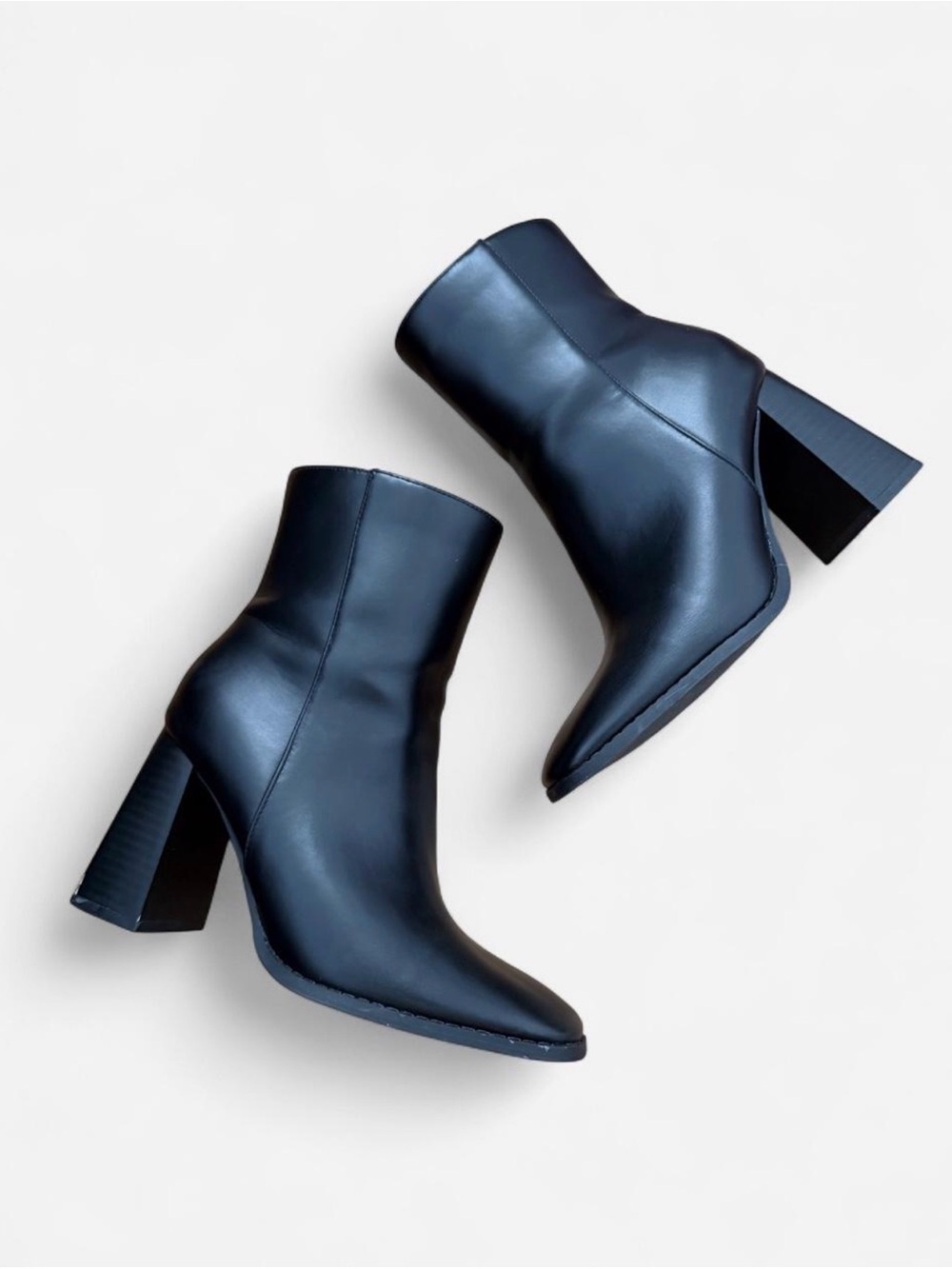Cushionaire Women's 6.5 Black Leather Block Heel Ankle Booties